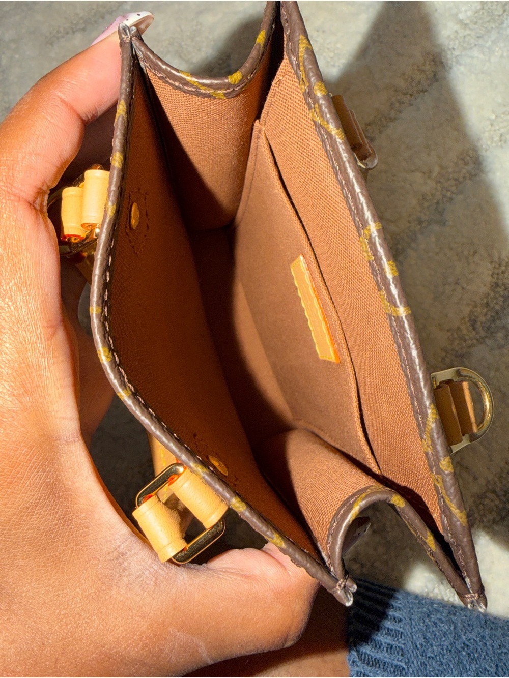 SOLD 🤗 Louis Vuitton Monogram Petit Sac Plat - Picture 5 of 10